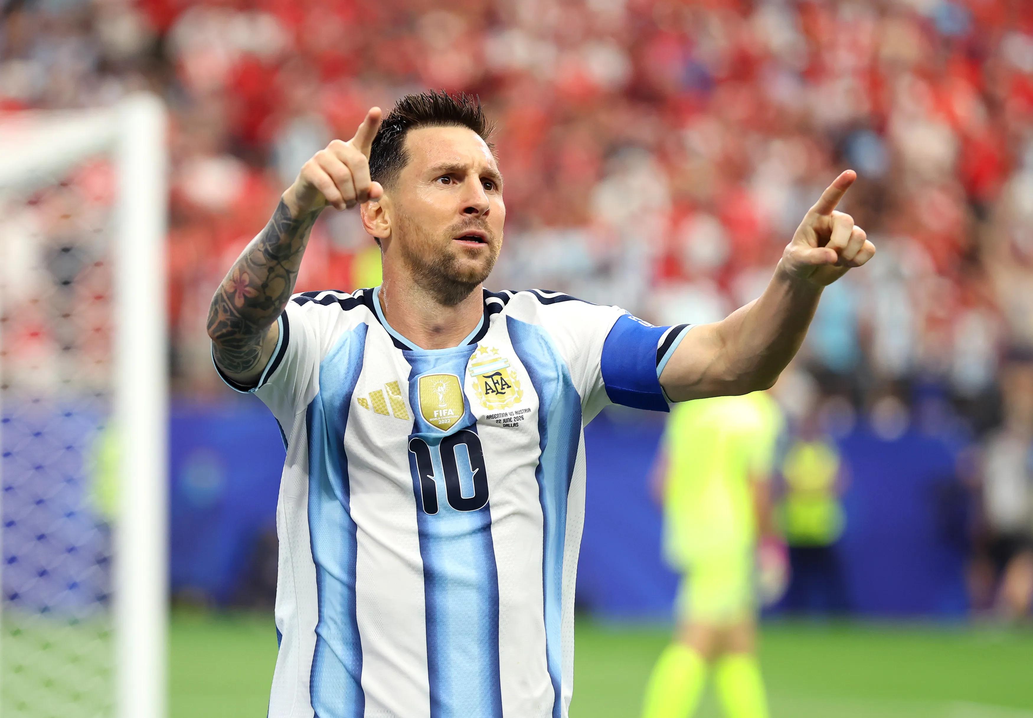 Preview·Munich's Reluctant Salute to a Foreign Conqueror (Der Bomber's Monument vs the Argentine Pursuit)
