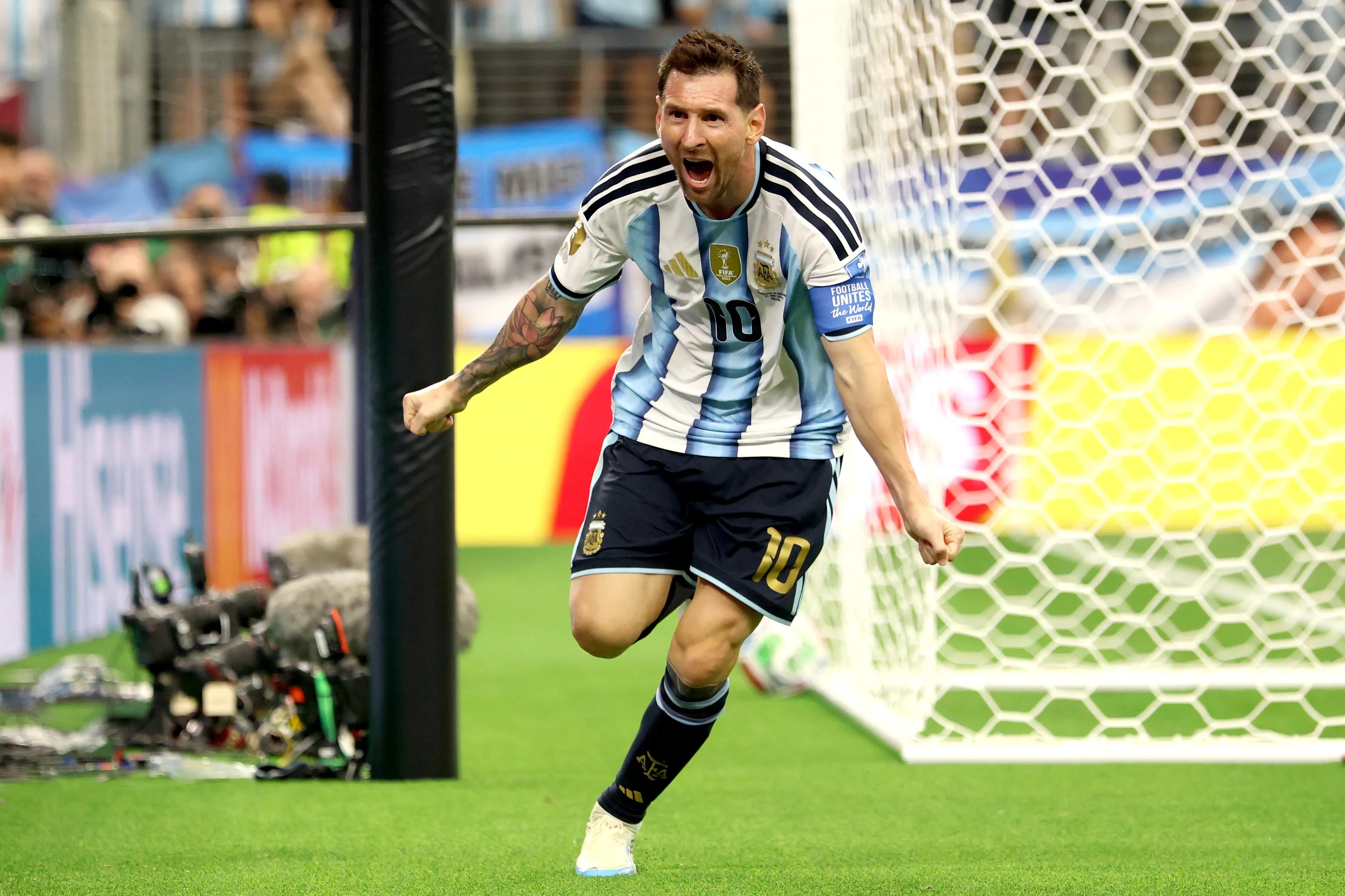 Outlook·The Mathematician's Verdict on a Sacred Record (Fontaine's Comet vs Messi's Constellation)